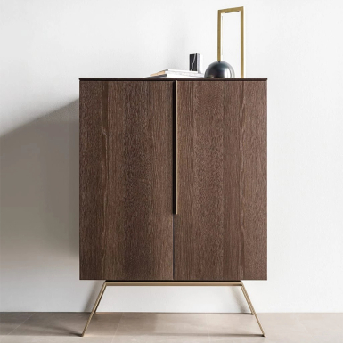 Cleo, Cabinet