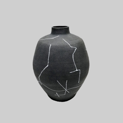 Nyvara, Vase, Black