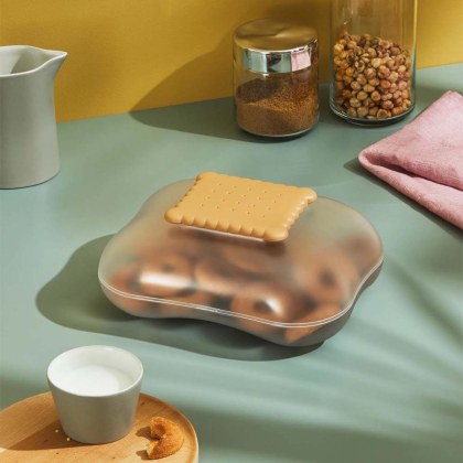 Mary Biscuit, Biscuit Box