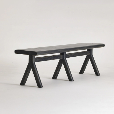 Tomo, Bench