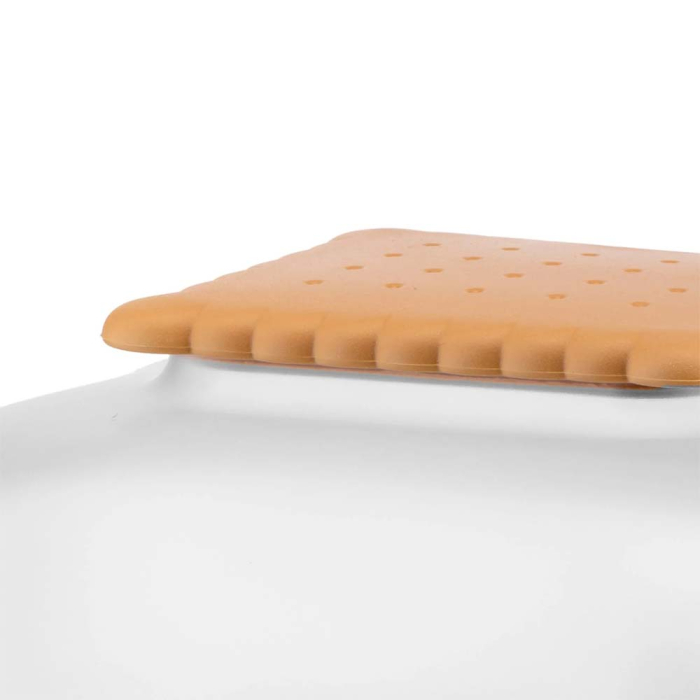 Mary Biscuit, Biscuit Box